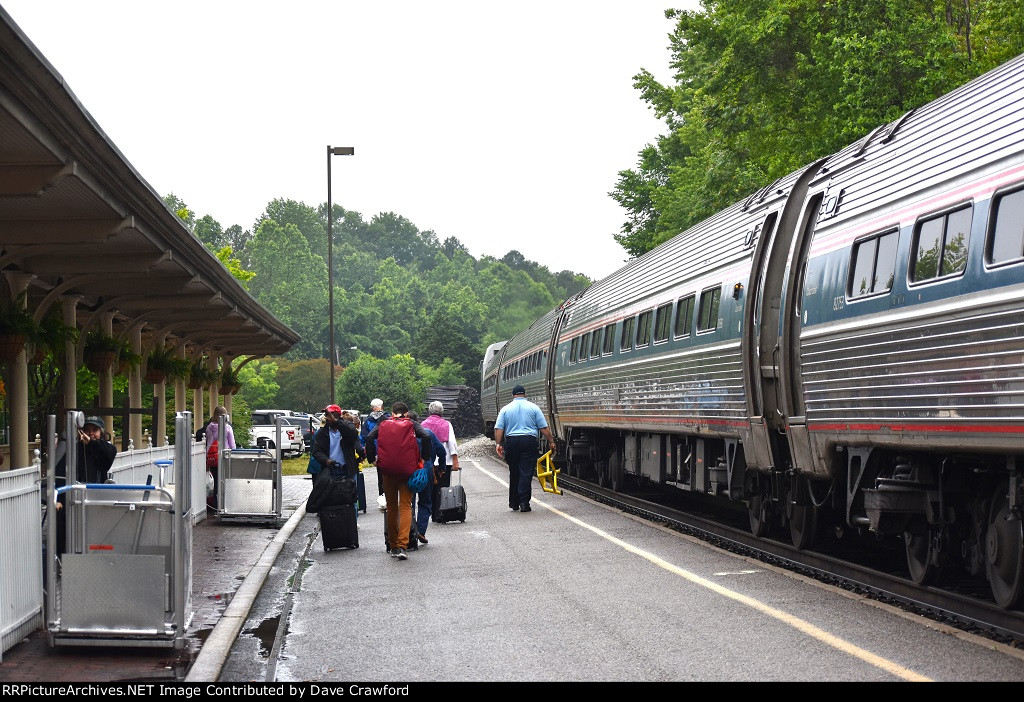 Northeast Regional Train 186 arriving WBG